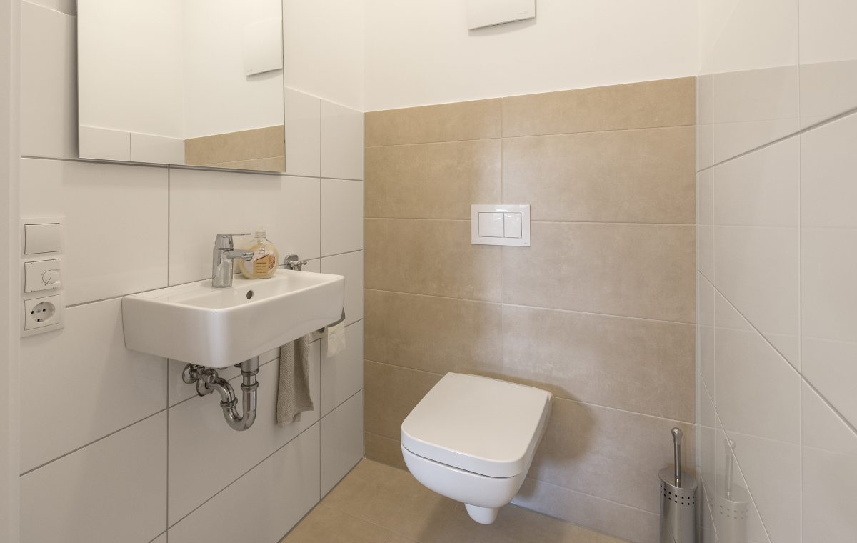 Gaeste-WC in der Ferienwohnung am See in Bad Zwischenahn